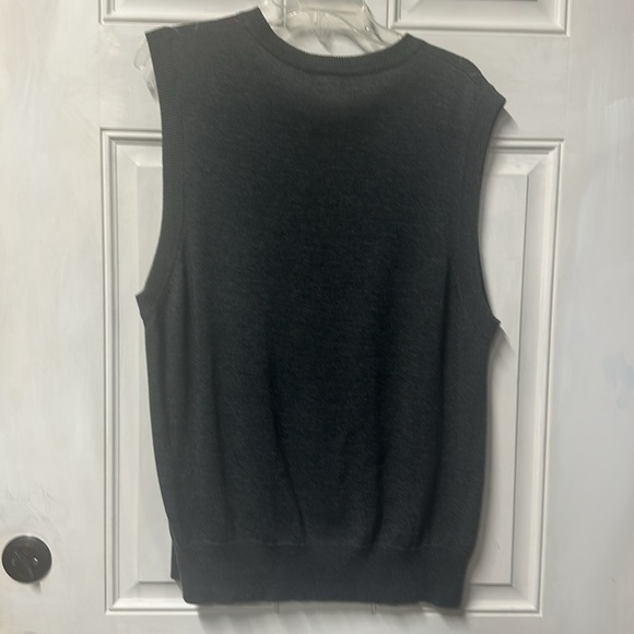 Large sweater vest in charcoal gray in new condition - Picture 4 of 4